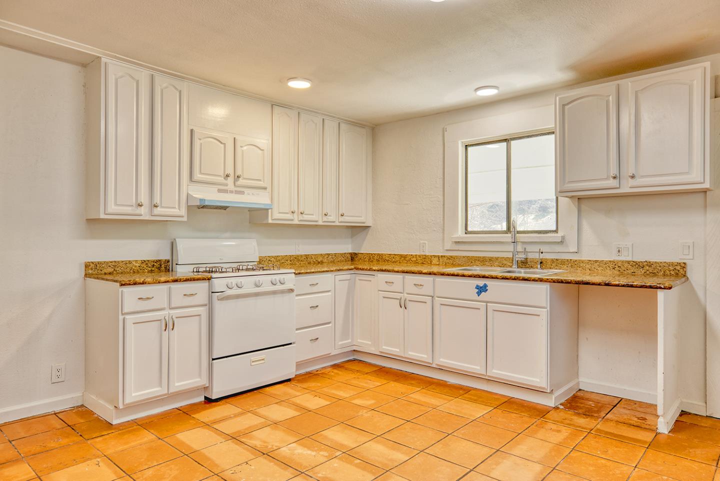 Detail Gallery Image 13 of 61 For 138 San Miguel Canyon Rd, Royal Oaks,  CA 95076 - 3 Beds | 2 Baths