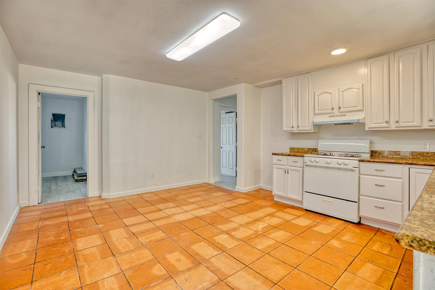 Detail Gallery Image 14 of 61 For 138 San Miguel Canyon Rd, Royal Oaks,  CA 95076 - 3 Beds | 2 Baths