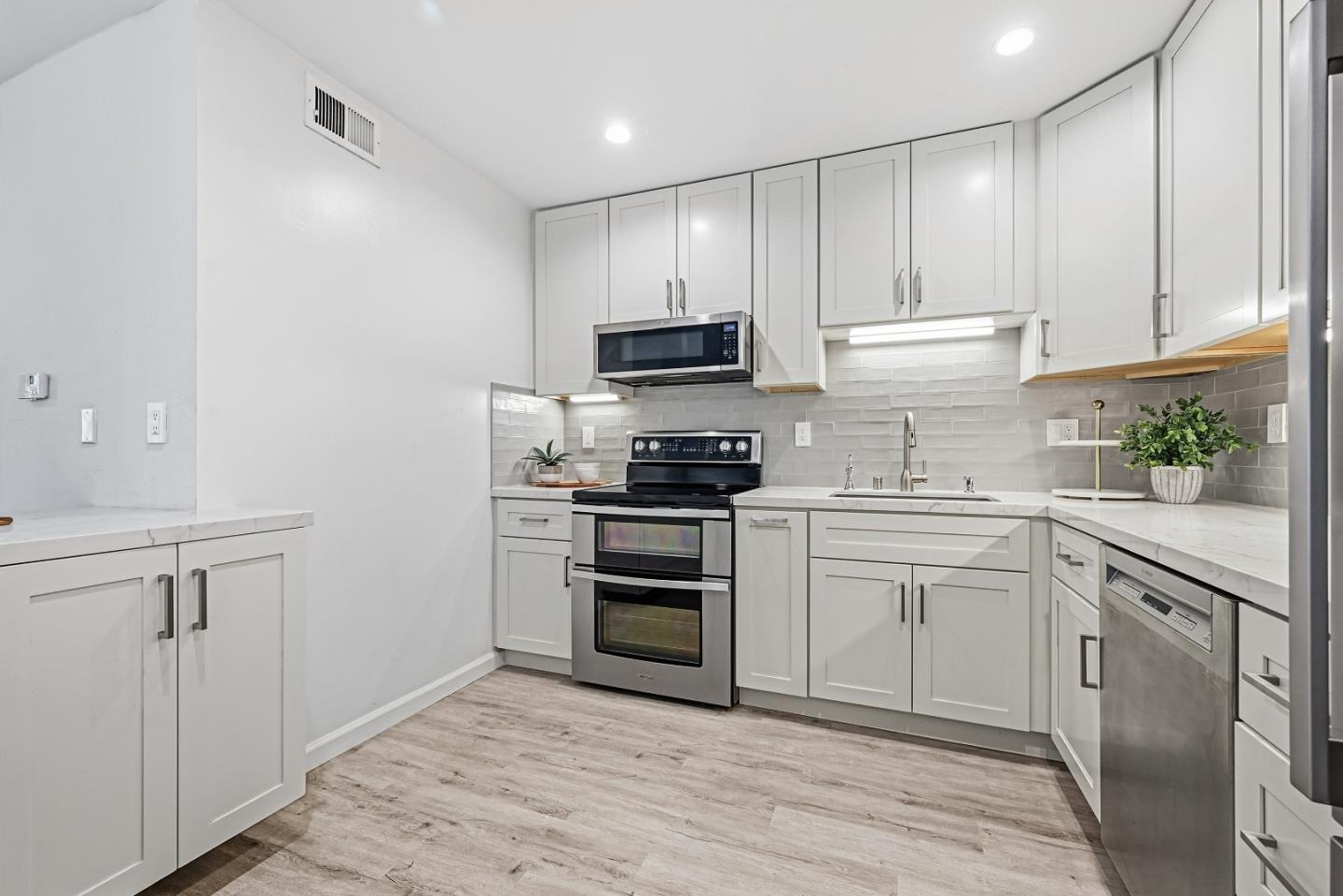 Detail Gallery Image 13 of 49 For 49 Showers Dr #A139,  Mountain View,  CA 94040 - 2 Beds | 2 Baths