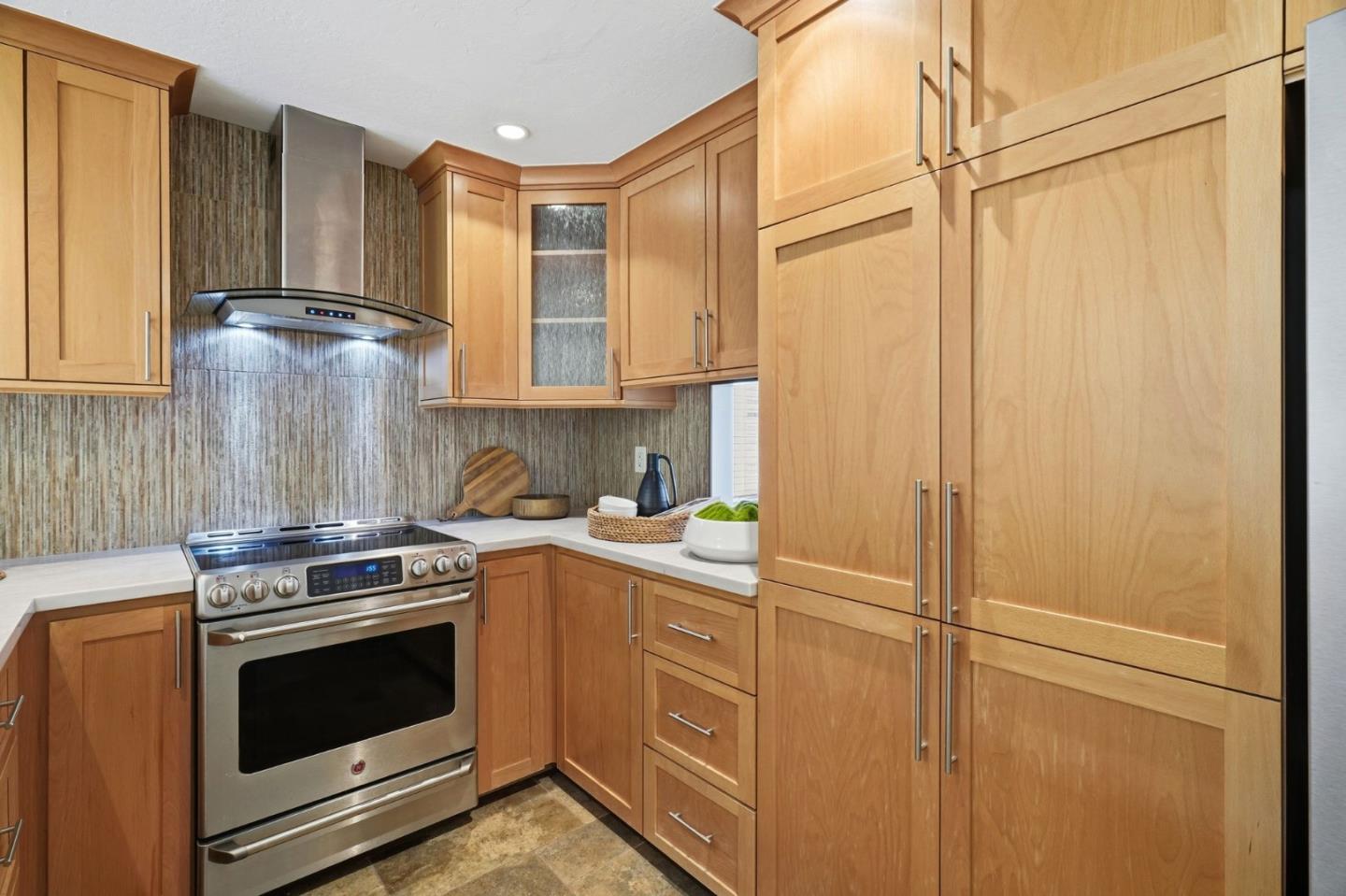 Detail Gallery Image 11 of 73 For 2007 Eucalyptus Ct, Santa Clara,  CA 95050 - 3 Beds | 2 Baths