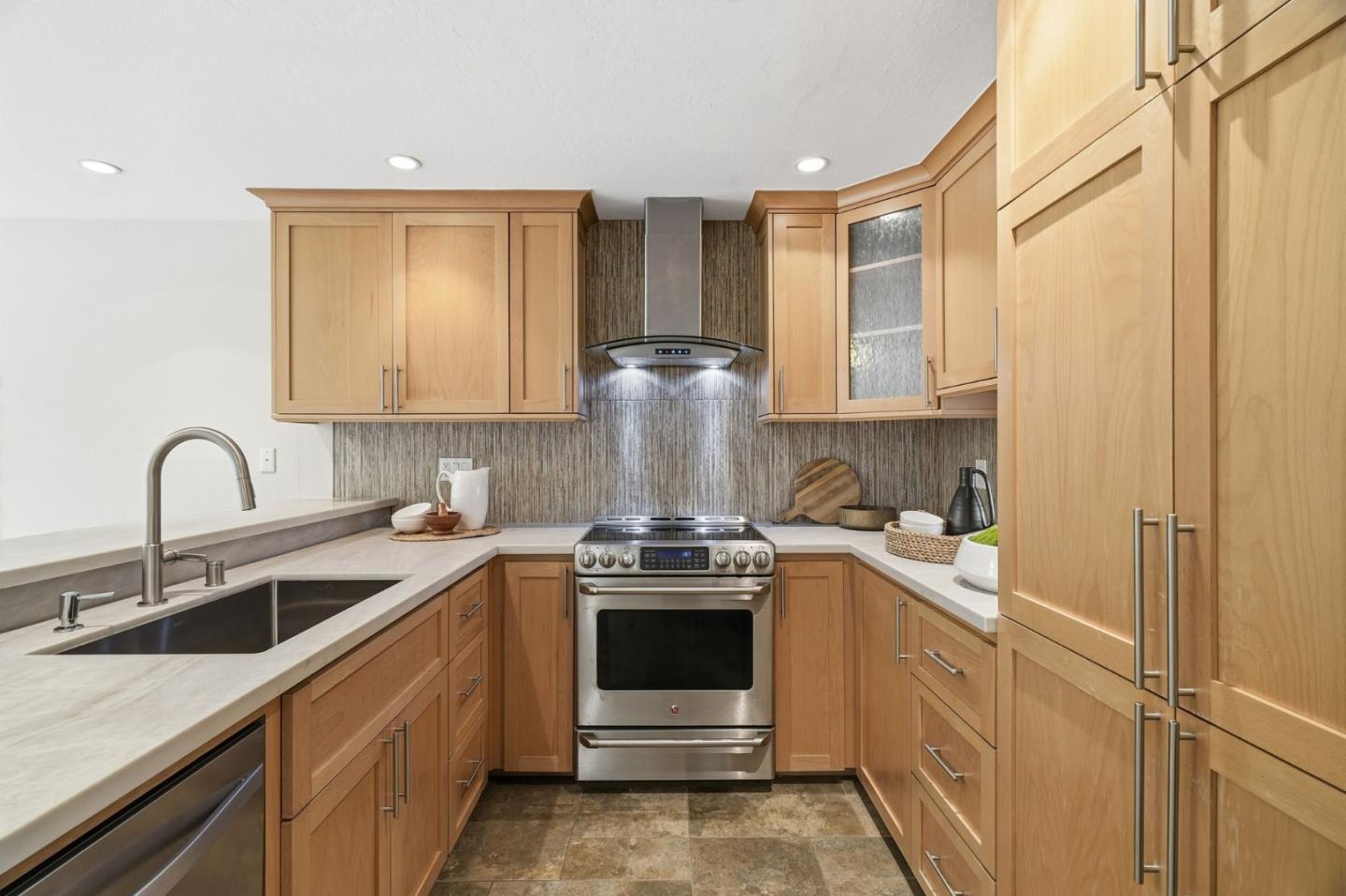 Detail Gallery Image 12 of 73 For 2007 Eucalyptus Ct, Santa Clara,  CA 95050 - 3 Beds | 2 Baths