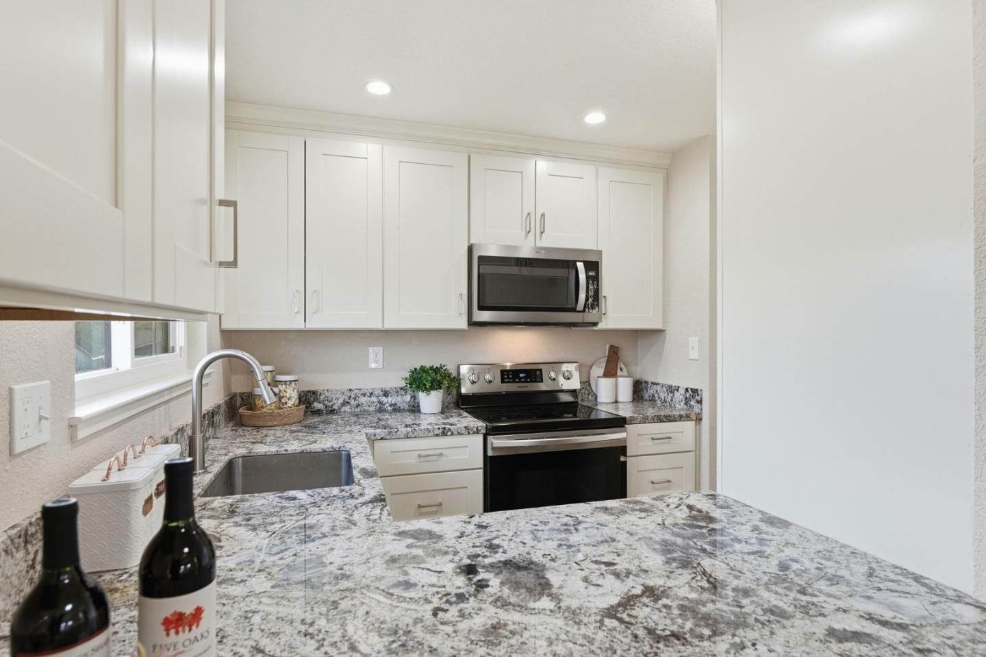 Detail Gallery Image 10 of 22 For 171 E Empire St, San Jose,  CA 95112 - 2 Beds | 1/1 Baths