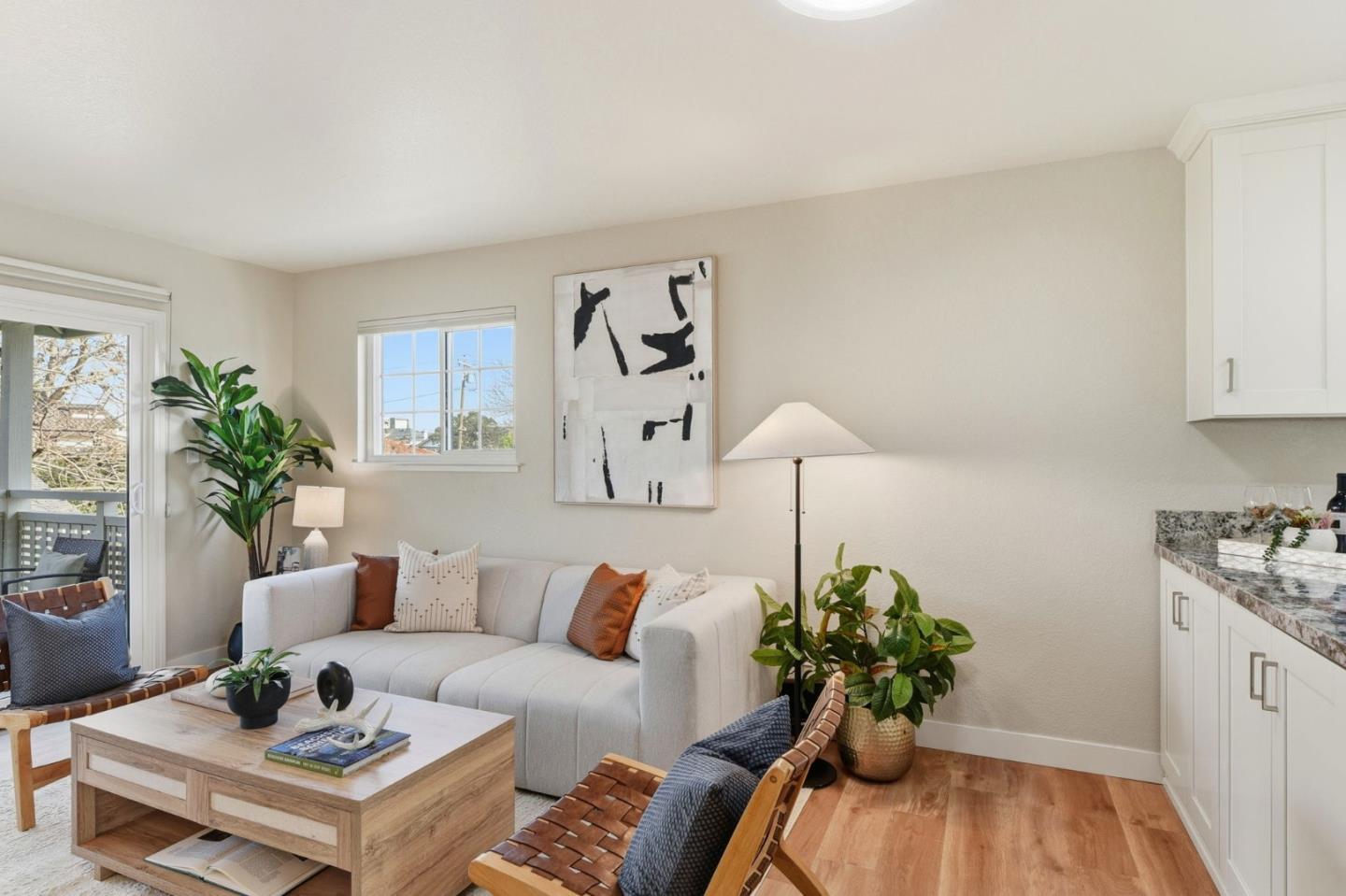 Detail Gallery Image 3 of 22 For 171 E Empire St, San Jose,  CA 95112 - 2 Beds | 1/1 Baths
