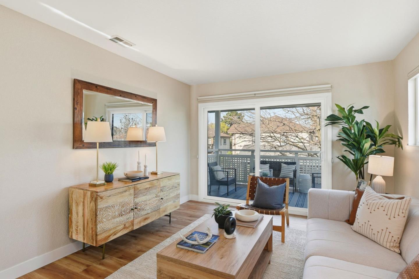 Detail Gallery Image 4 of 22 For 171 E Empire St, San Jose,  CA 95112 - 2 Beds | 1/1 Baths