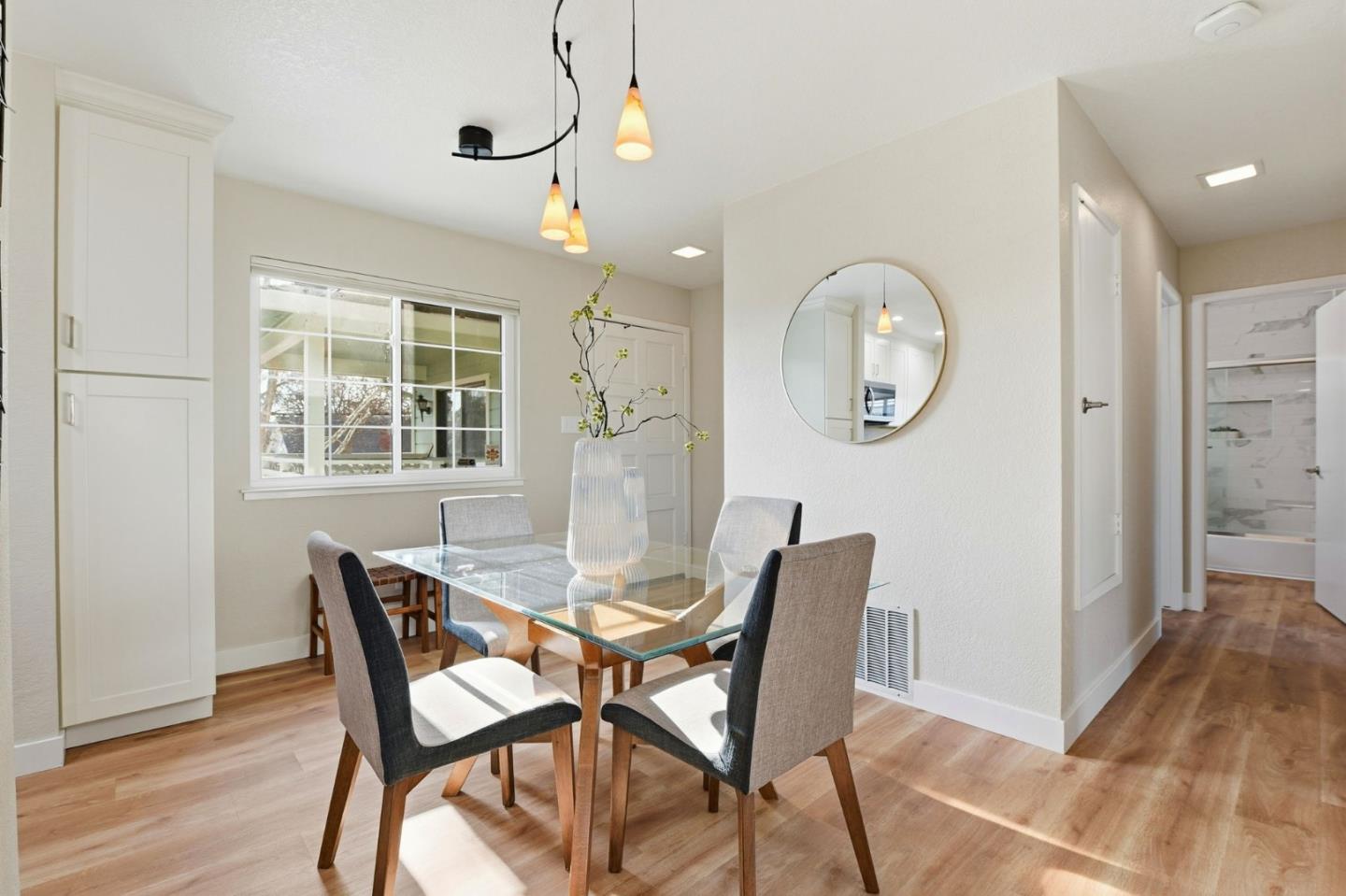 Detail Gallery Image 7 of 22 For 171 E Empire St, San Jose,  CA 95112 - 2 Beds | 1/1 Baths