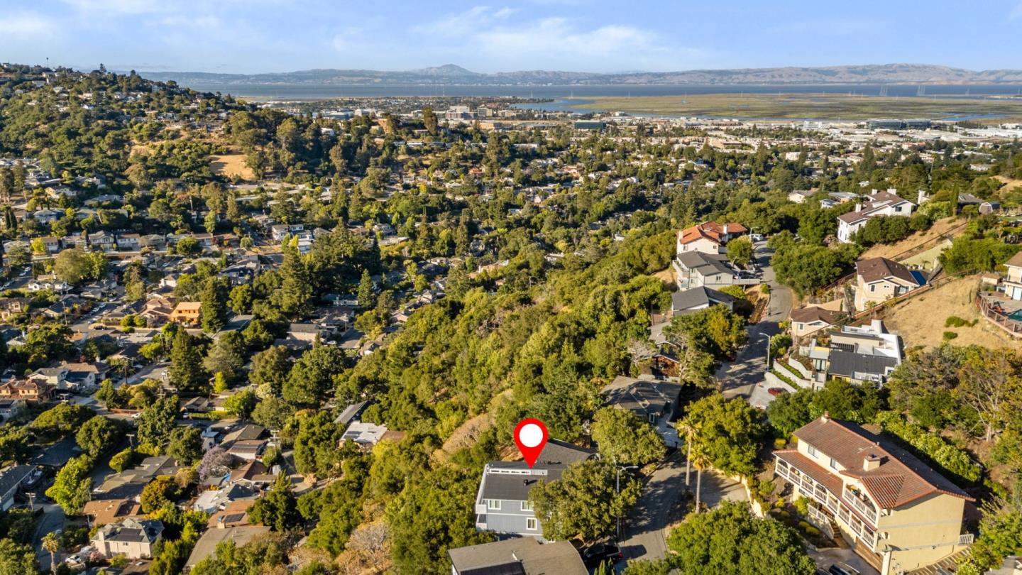 Detail Gallery Image 31 of 40 For 162 Coronado Ave, San Carlos,  CA 94070 - 5 Beds | 3 Baths