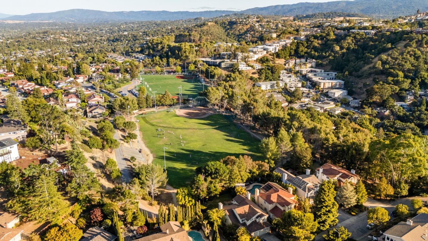 Detail Gallery Image 32 of 40 For 162 Coronado Ave, San Carlos,  CA 94070 - 5 Beds | 3 Baths