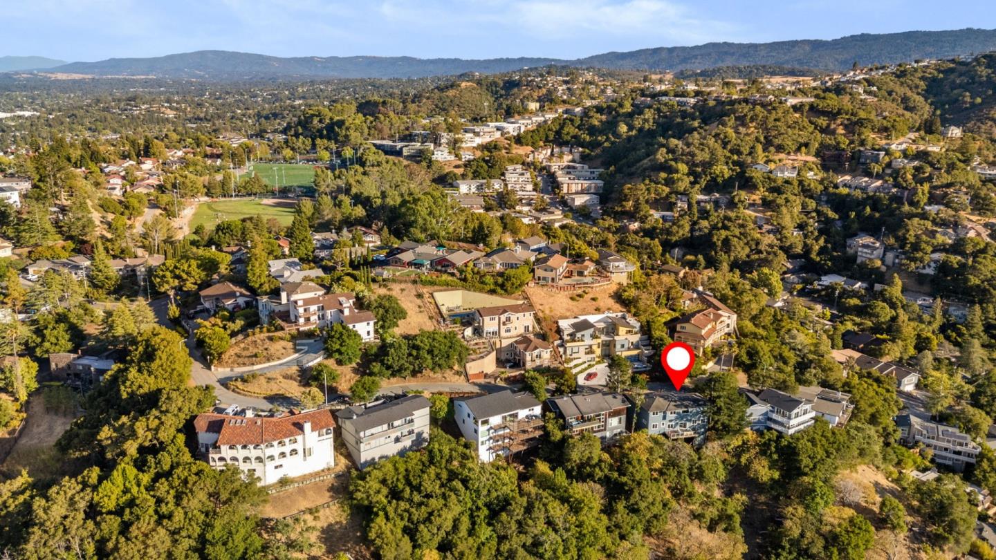 Detail Gallery Image 33 of 40 For 162 Coronado Ave, San Carlos,  CA 94070 - 5 Beds | 3 Baths