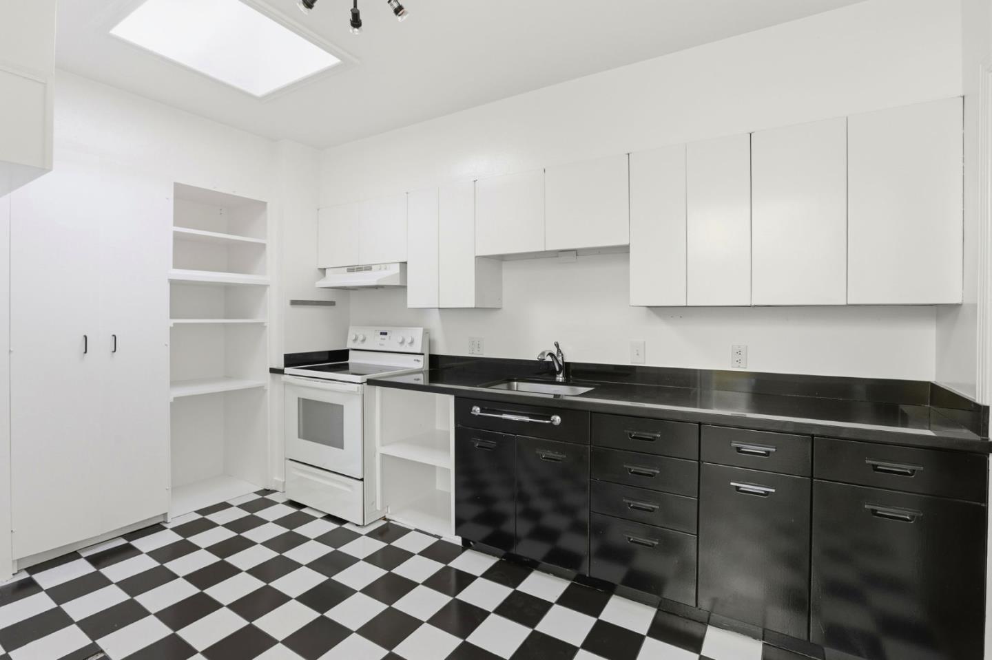 Detail Gallery Image 12 of 46 For 2674 18th Ave, San Francisco,  CA 94116 - 3 Beds | 2 Baths