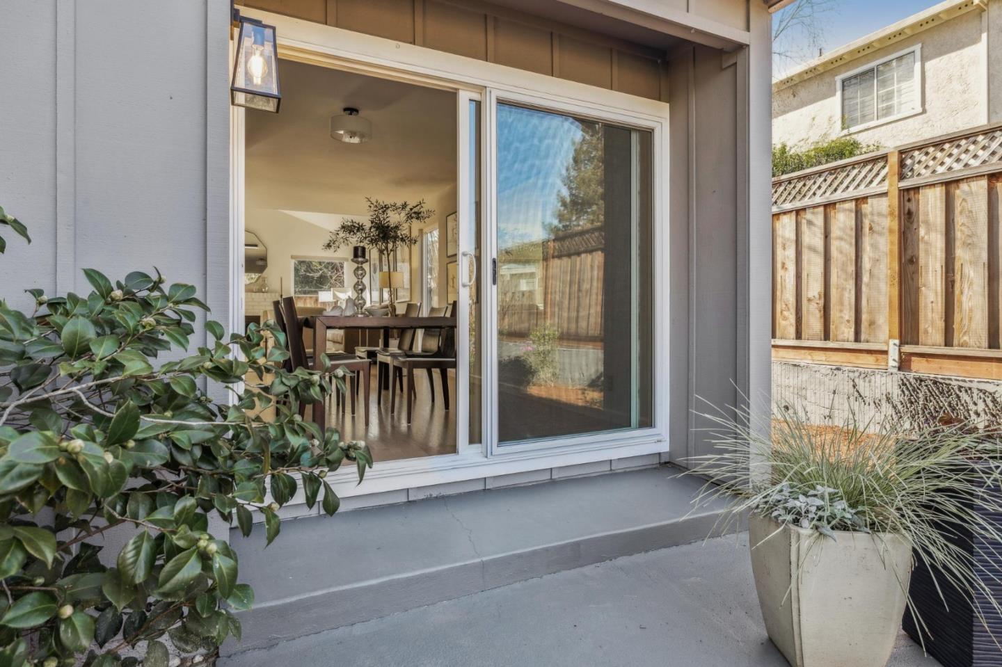 Detail Gallery Image 11 of 41 For 3352 Villa Robleda Dr, Mountain View,  CA 94040 - 4 Beds | 2/1 Baths