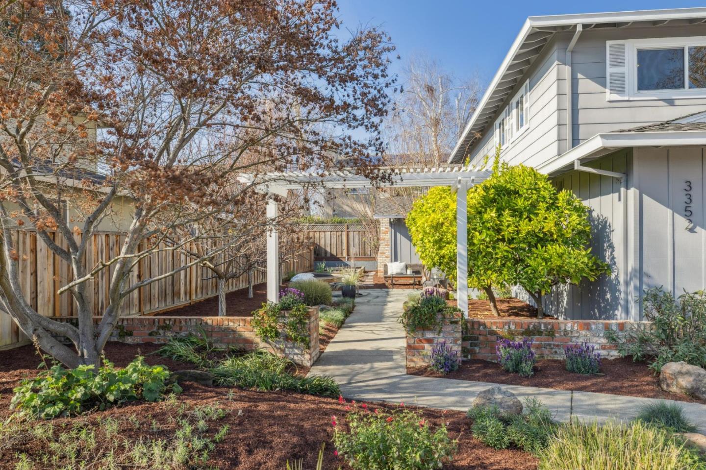 Detail Gallery Image 2 of 41 For 3352 Villa Robleda Dr, Mountain View,  CA 94040 - 4 Beds | 2/1 Baths