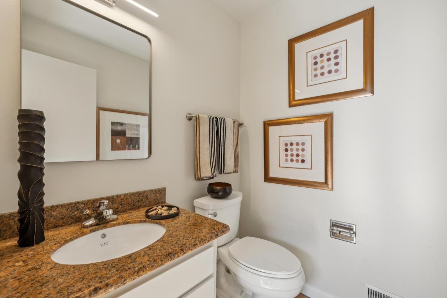 Detail Gallery Image 20 of 41 For 3352 Villa Robleda Dr, Mountain View,  CA 94040 - 4 Beds | 2/1 Baths