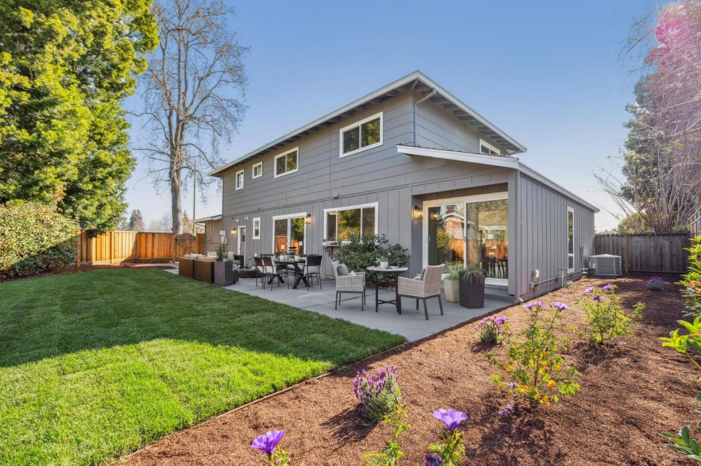 Detail Gallery Image 33 of 41 For 3352 Villa Robleda Dr, Mountain View,  CA 94040 - 4 Beds | 2/1 Baths