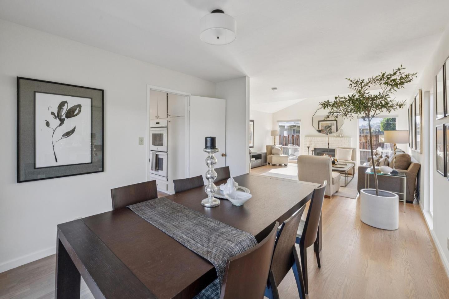 Detail Gallery Image 8 of 41 For 3352 Villa Robleda Dr, Mountain View,  CA 94040 - 4 Beds | 2/1 Baths