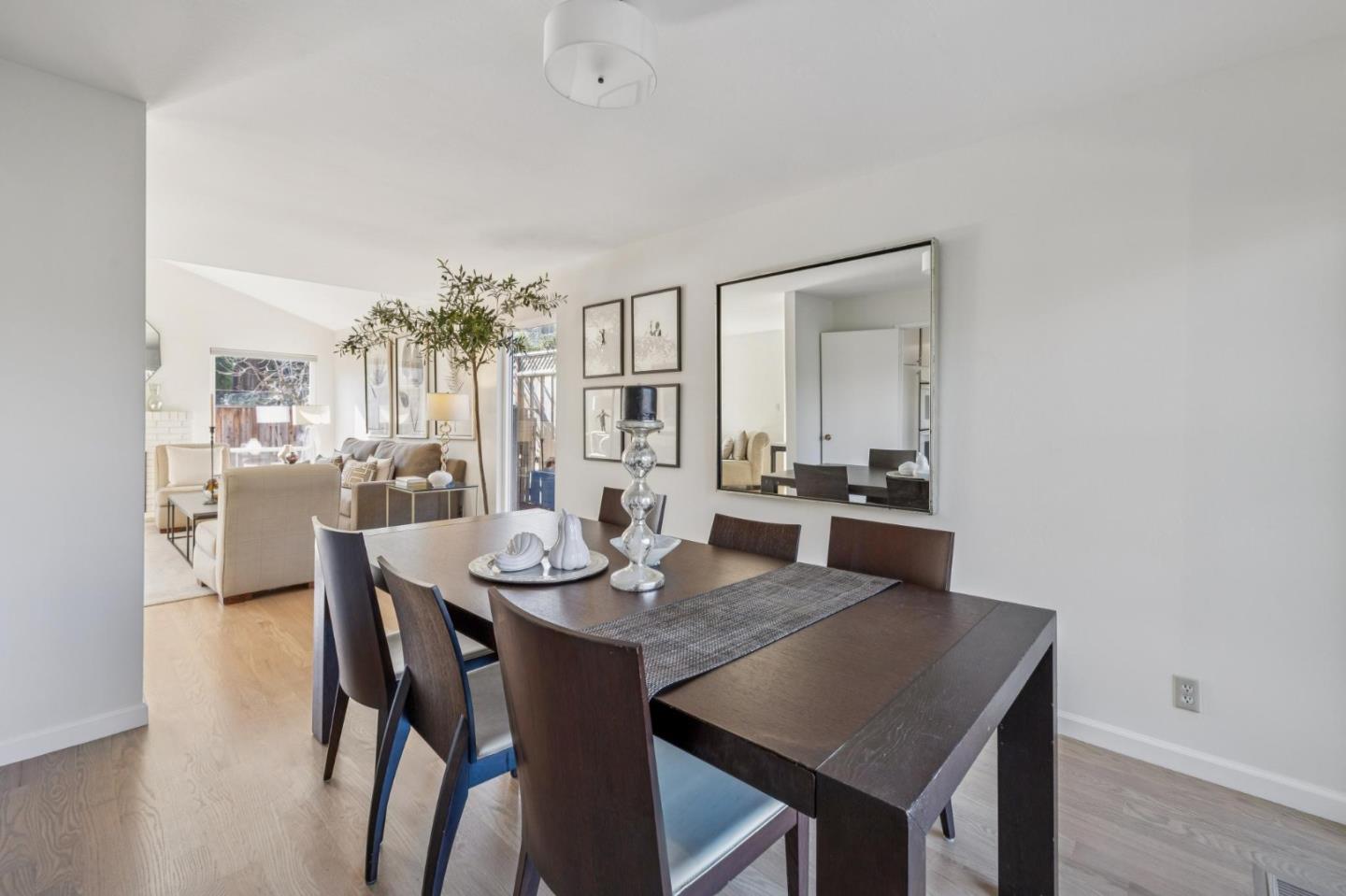 Detail Gallery Image 9 of 41 For 3352 Villa Robleda Dr, Mountain View,  CA 94040 - 4 Beds | 2/1 Baths