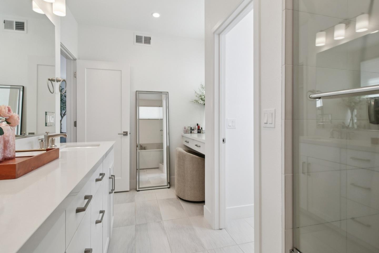 Detail Gallery Image 15 of 37 For 15040 Briggs Court, Los Gatos,  CA 95032 - 2 Beds | 2/1 Baths