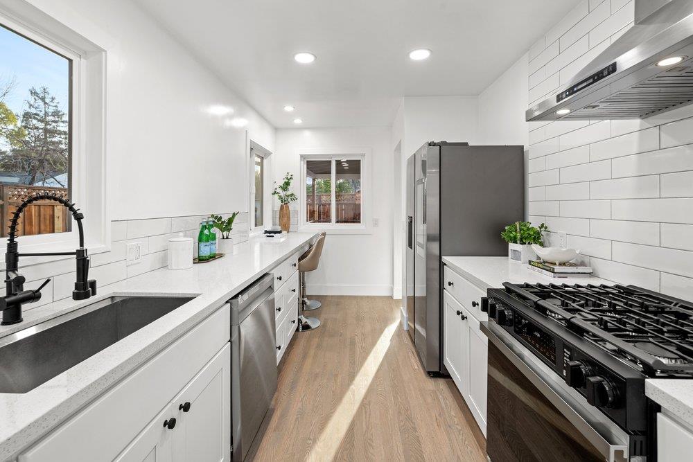 Detail Gallery Image 17 of 31 For 579 Green Manor Ct, Palo Alto,  CA 94301 - 2 Beds | 1 Baths