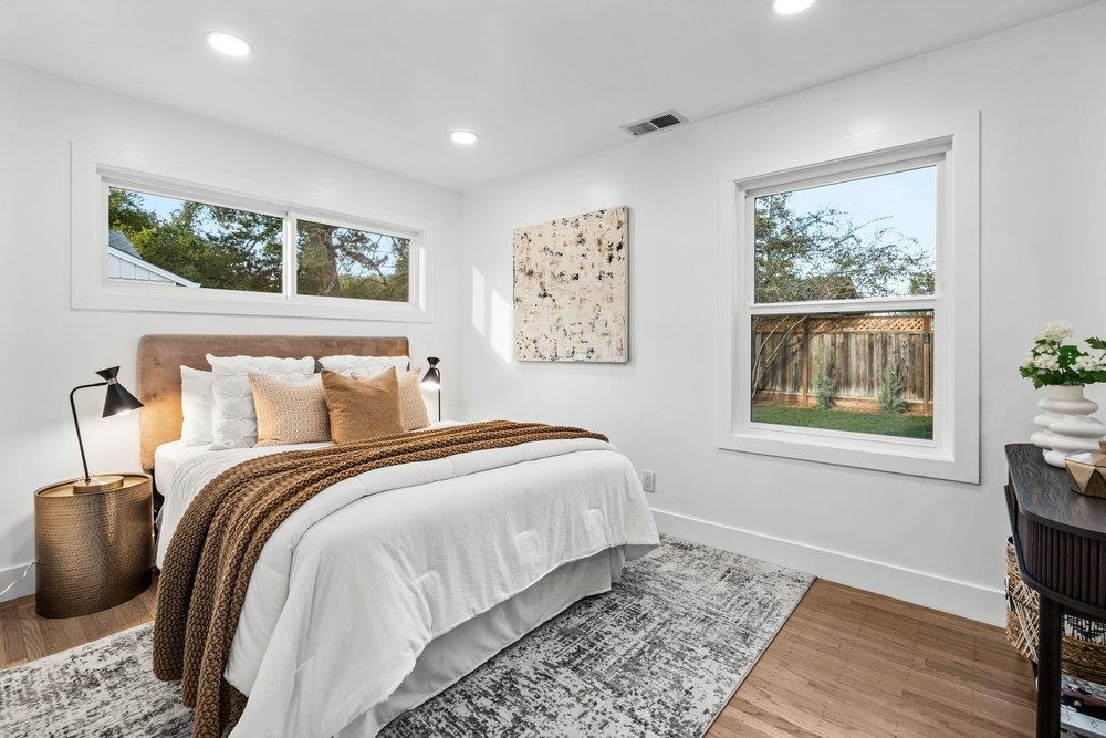 Detail Gallery Image 18 of 31 For 579 Green Manor Ct, Palo Alto,  CA 94301 - 2 Beds | 1 Baths