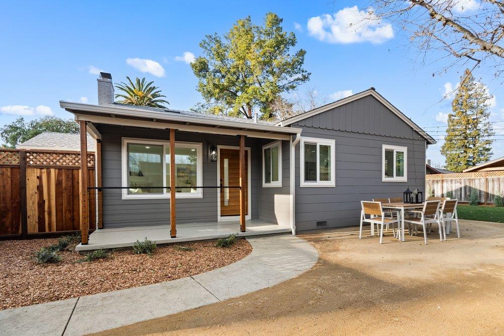 Detail Gallery Image 24 of 31 For 579 Green Manor Ct, Palo Alto,  CA 94301 - 2 Beds | 1 Baths