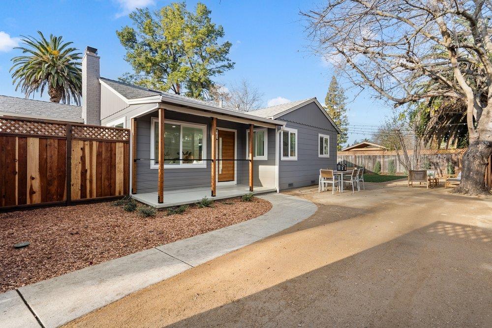 Detail Gallery Image 25 of 31 For 579 Green Manor Ct, Palo Alto,  CA 94301 - 2 Beds | 1 Baths