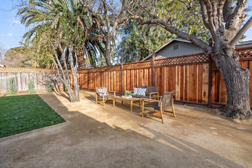 Detail Gallery Image 27 of 31 For 579 Green Manor Ct, Palo Alto,  CA 94301 - 2 Beds | 1 Baths