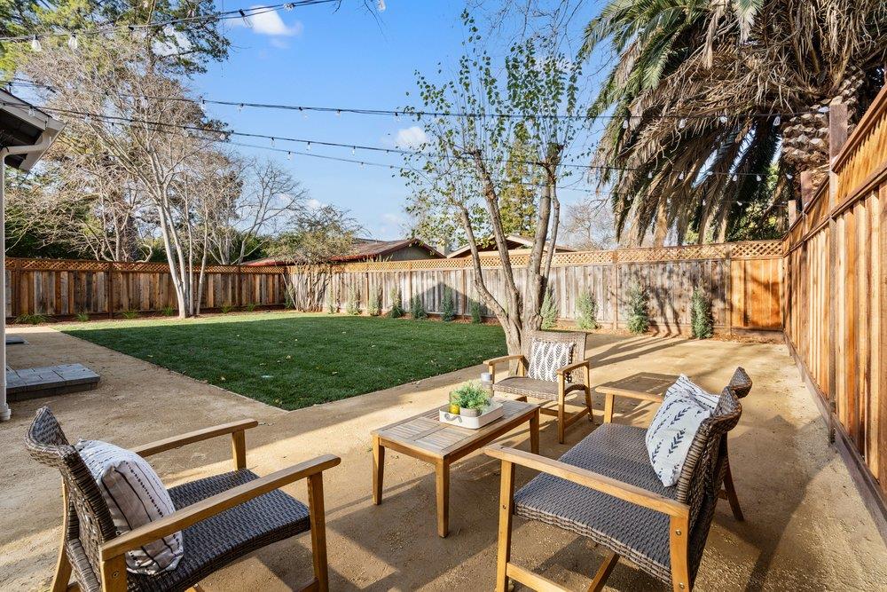 Detail Gallery Image 28 of 31 For 579 Green Manor Ct, Palo Alto,  CA 94301 - 2 Beds | 1 Baths