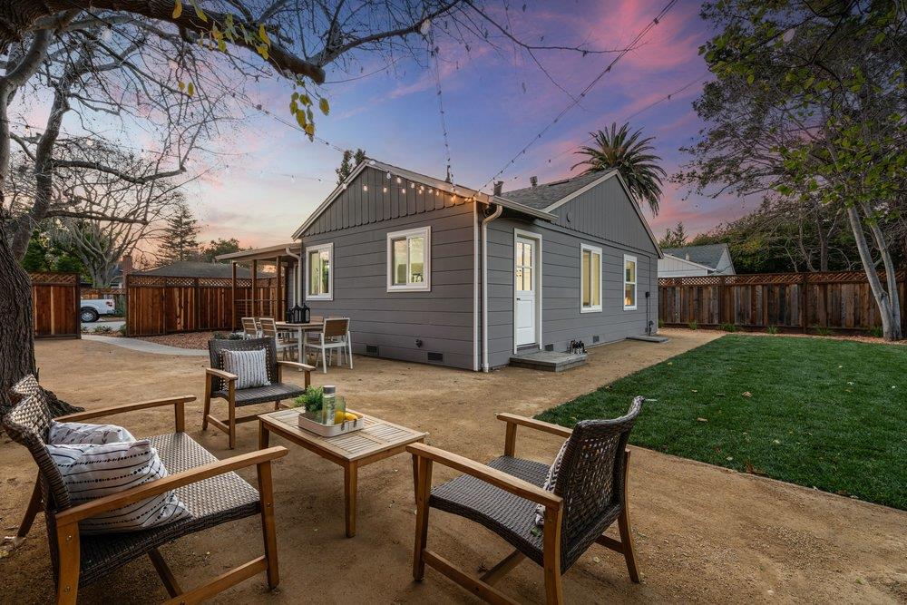 Detail Gallery Image 5 of 31 For 579 Green Manor Ct, Palo Alto,  CA 94301 - 2 Beds | 1 Baths