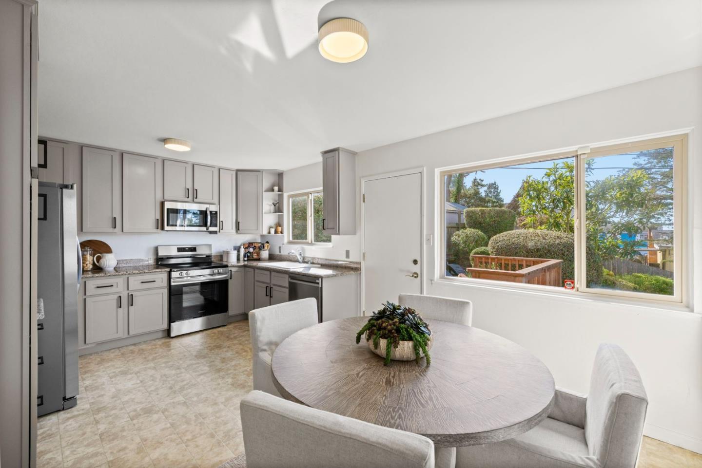 Detail Gallery Image 8 of 25 For 3971 Elston Dr, San Bruno,  CA 94066 - 3 Beds | 2 Baths