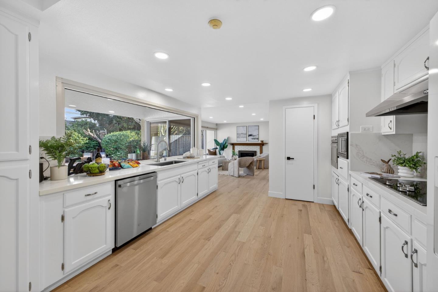 Detail Gallery Image 10 of 43 For 3411 Shady Spring Ln, Mountain View,  CA 94040 - 4 Beds | 2/1 Baths