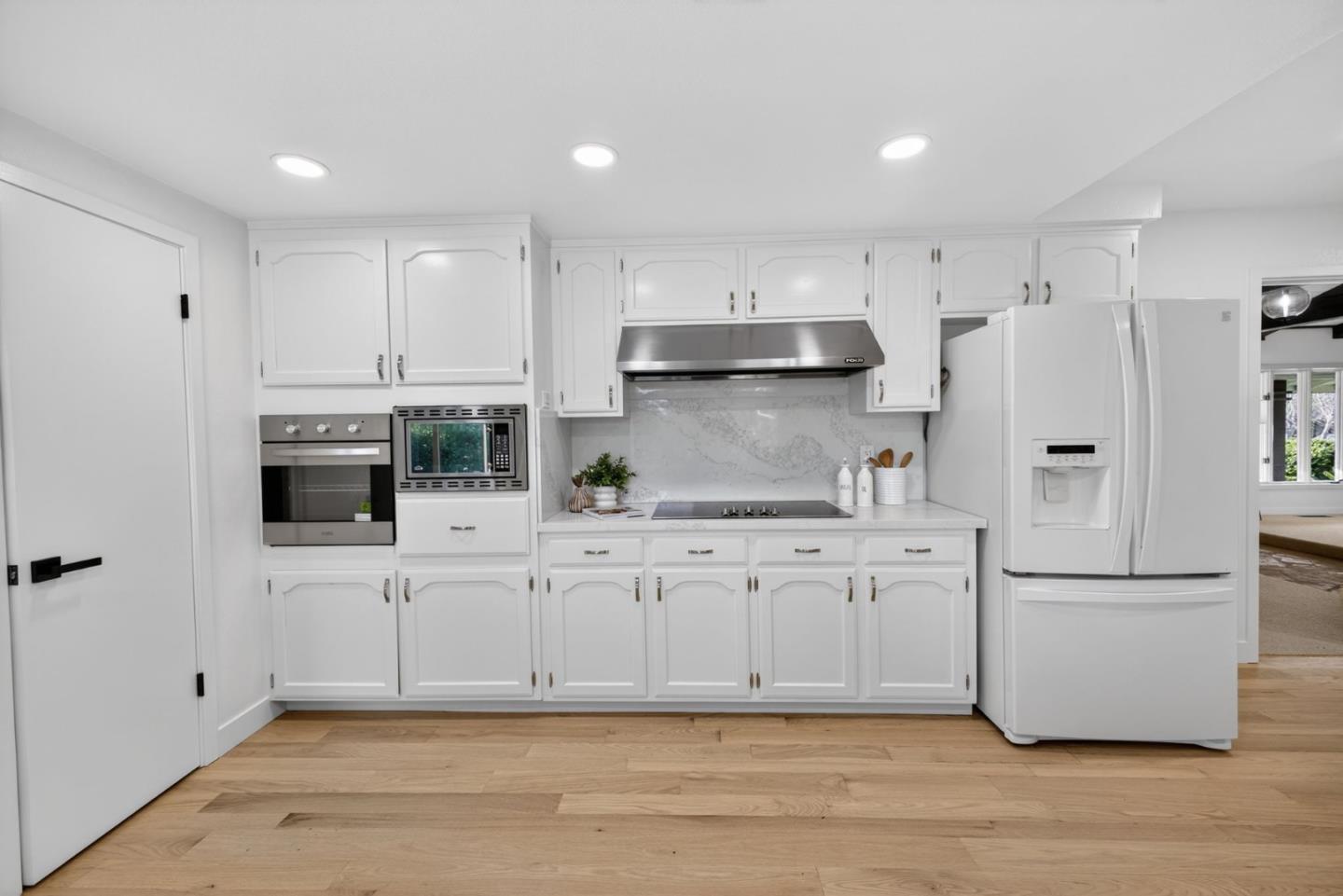 Detail Gallery Image 13 of 43 For 3411 Shady Spring Ln, Mountain View,  CA 94040 - 4 Beds | 2/1 Baths