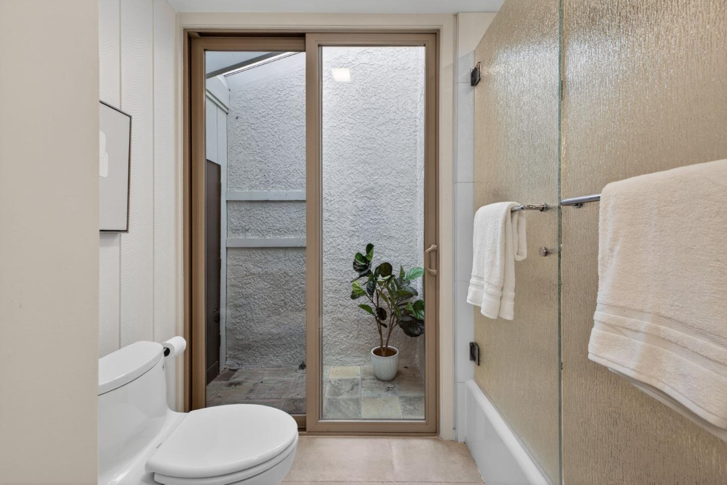 Detail Gallery Image 26 of 43 For 3411 Shady Spring Ln, Mountain View,  CA 94040 - 4 Beds | 2/1 Baths