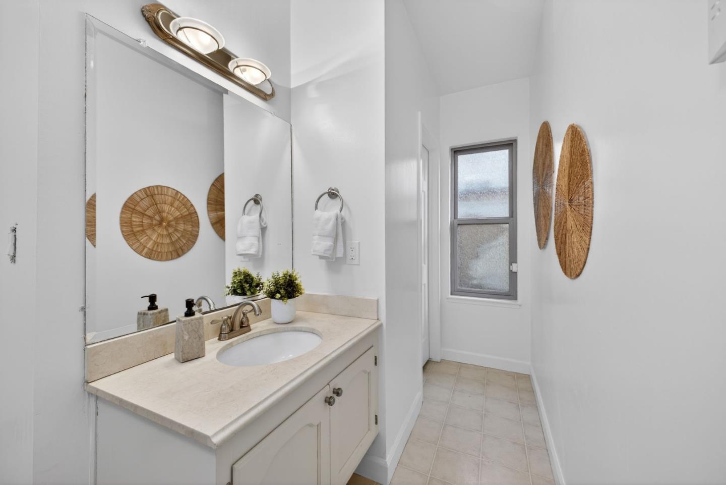 Detail Gallery Image 28 of 43 For 3411 Shady Spring Ln, Mountain View,  CA 94040 - 4 Beds | 2/1 Baths