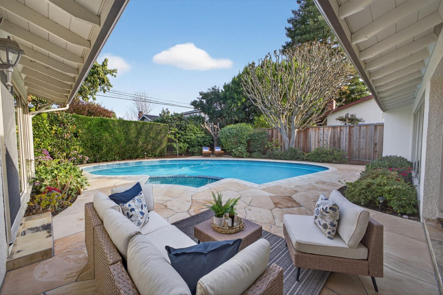 Detail Gallery Image 30 of 43 For 3411 Shady Spring Ln, Mountain View,  CA 94040 - 4 Beds | 2/1 Baths