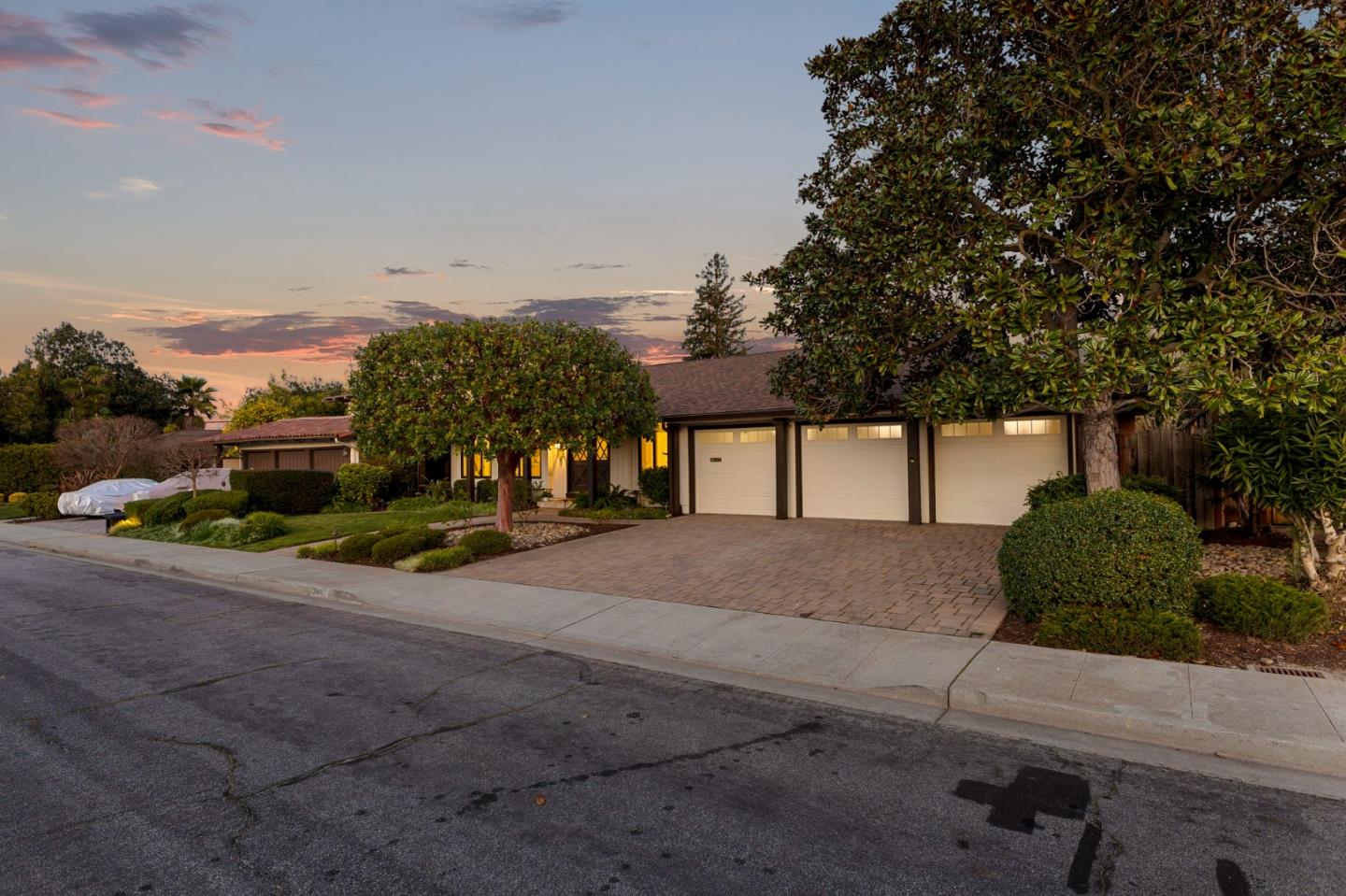 Detail Gallery Image 4 of 43 For 3411 Shady Spring Ln, Mountain View,  CA 94040 - 4 Beds | 2/1 Baths