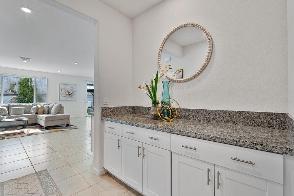 Detail Gallery Image 10 of 53 For 2111 Rosewood Dr, Hollister,  CA 95023 - 4 Beds | 2/1 Baths