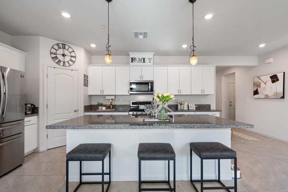 Detail Gallery Image 12 of 53 For 2111 Rosewood Dr, Hollister,  CA 95023 - 4 Beds | 2/1 Baths