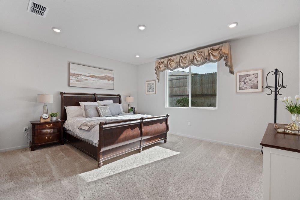Detail Gallery Image 15 of 53 For 2111 Rosewood Dr, Hollister,  CA 95023 - 4 Beds | 2/1 Baths