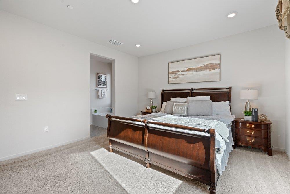 Detail Gallery Image 16 of 53 For 2111 Rosewood Dr, Hollister,  CA 95023 - 4 Beds | 2/1 Baths