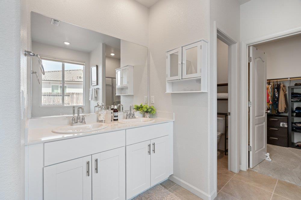 Detail Gallery Image 17 of 53 For 2111 Rosewood Dr, Hollister,  CA 95023 - 4 Beds | 2/1 Baths