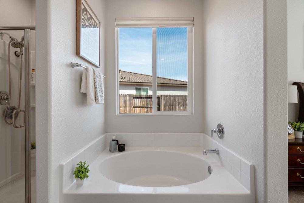Detail Gallery Image 19 of 53 For 2111 Rosewood Dr, Hollister,  CA 95023 - 4 Beds | 2/1 Baths