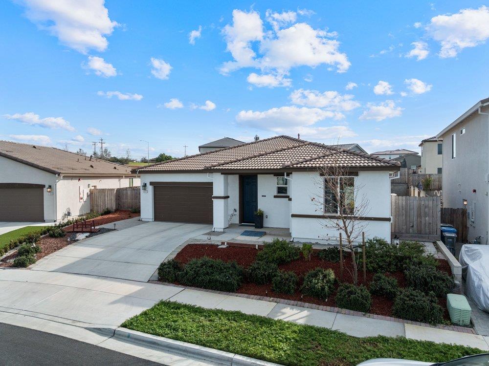 Detail Gallery Image 4 of 53 For 2111 Rosewood Dr, Hollister,  CA 95023 - 4 Beds | 2/1 Baths