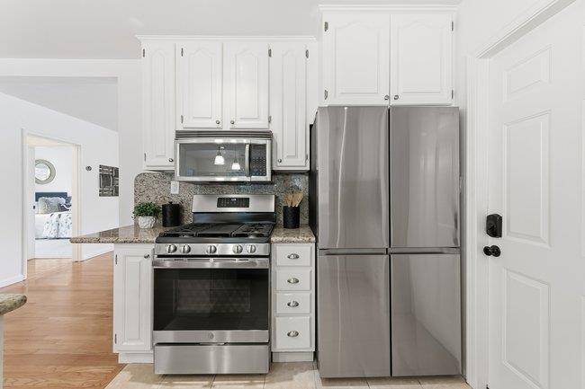 Detail Gallery Image 14 of 38 For 1014 King St, Redwood City,  CA 94061 - 4 Beds | 3 Baths