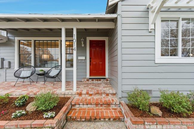 Detail Gallery Image 2 of 38 For 1014 King St, Redwood City,  CA 94061 - 4 Beds | 3 Baths