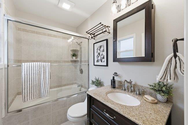 Detail Gallery Image 25 of 38 For 1014 King St, Redwood City,  CA 94061 - 4 Beds | 3 Baths