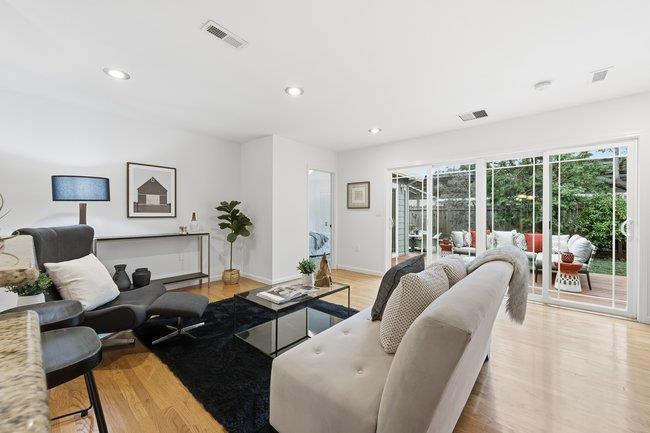 Detail Gallery Image 9 of 38 For 1014 King St, Redwood City,  CA 94061 - 4 Beds | 3 Baths