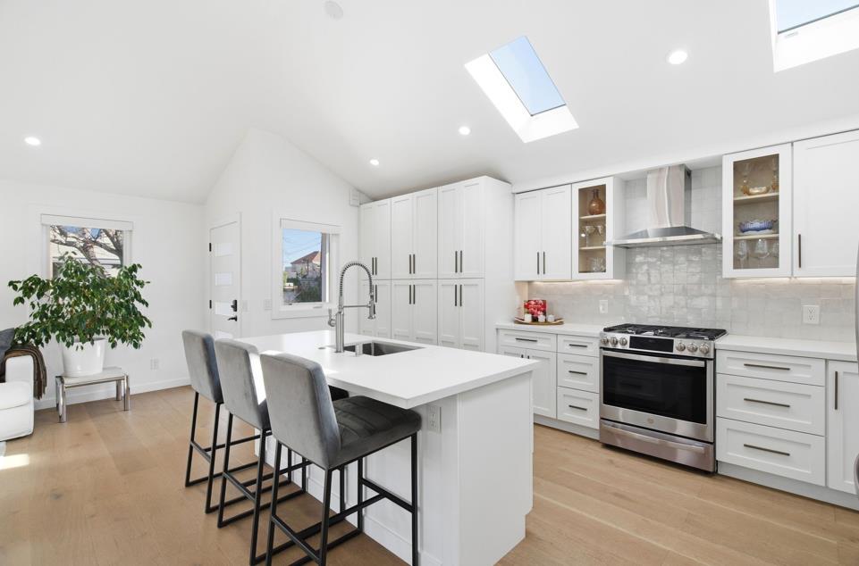 Detail Gallery Image 3 of 8 For 1510 Jasmine St, San Mateo,  CA 94402 - 3 Beds | 2 Baths