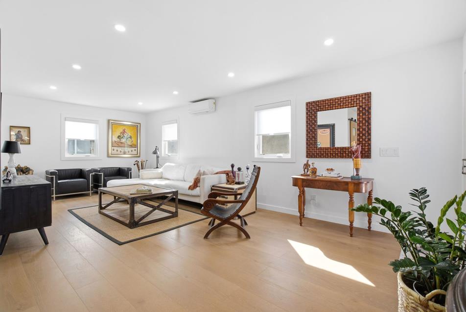 Detail Gallery Image 5 of 8 For 1510 Jasmine St, San Mateo,  CA 94402 - 3 Beds | 2 Baths