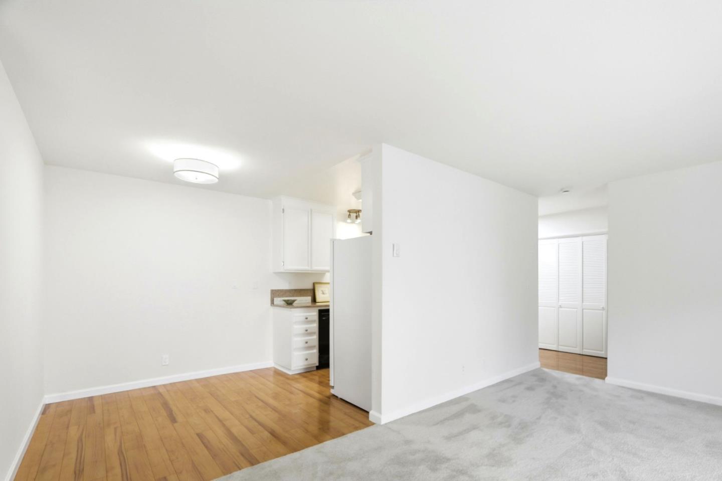 Detail Gallery Image 10 of 22 For 150 W Edith Ave #13,  Los Altos,  CA 94022 - 1 Beds | 1 Baths