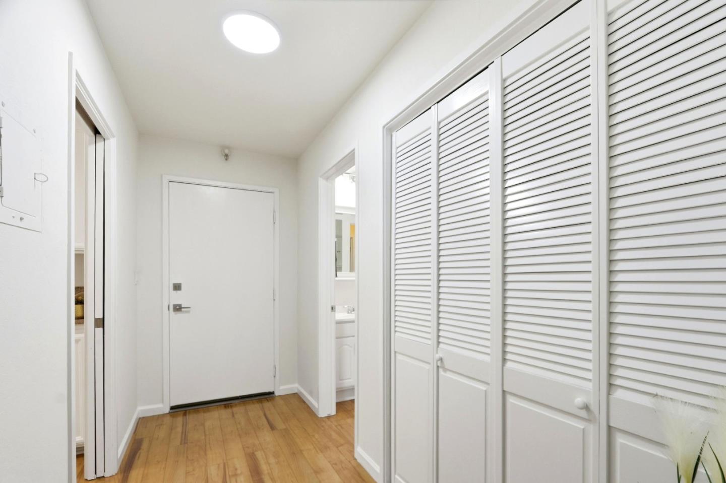 Detail Gallery Image 18 of 22 For 150 W Edith Ave #13,  Los Altos,  CA 94022 - 1 Beds | 1 Baths