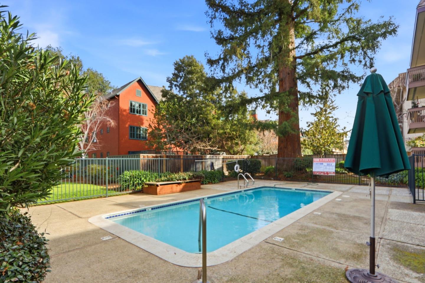 Detail Gallery Image 20 of 22 For 150 W Edith Ave #13,  Los Altos,  CA 94022 - 1 Beds | 1 Baths